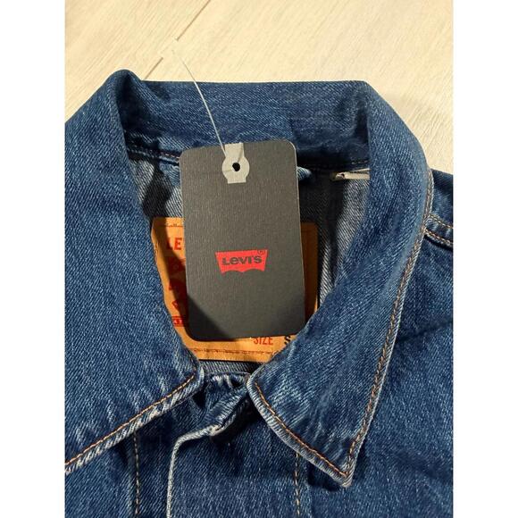 NWT Levi's Relaxed Fit Trucker Jacket Dark Wash Size Small - Picture 5 of 9